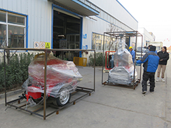 福瑞得機械1臺灌縫機，1臺移動燈車，一臺馬路吹風機打包裝柜出口新加坡